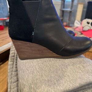 Toms Black Leather Wedge Boots